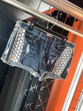 🌸 MUDD LUXE 🌸 BRAND NEW SIZE 15 🏷️ Floral Embroidered Low-Rise Shorties 🕊️